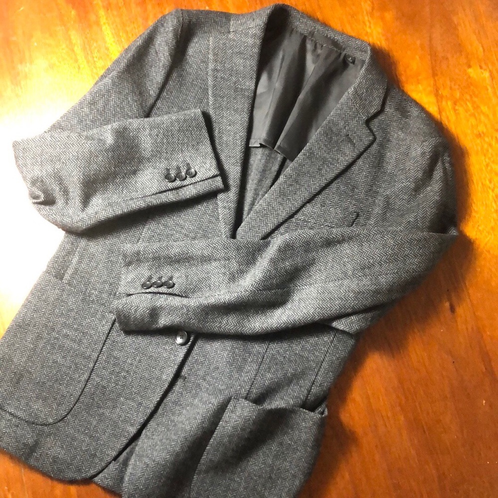 Gray herringbone unline single vent blazer